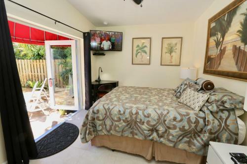Bed & Breakfast Fantasy Island Inn, Caters To Men