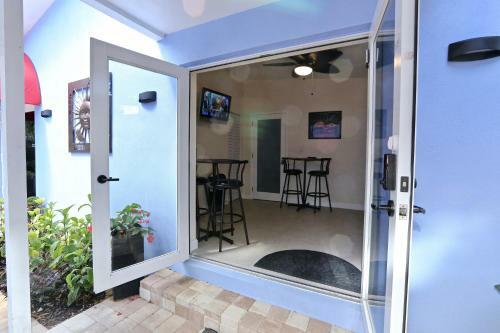 Bed & Breakfast Fantasy Island Inn, Caters To Men