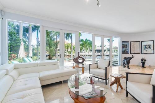 New Listing! Opulent Paradise W/ Pool & 100? Dock Home