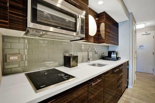 Luxury Condo With Daily C