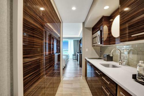 Luxury Condo With Daily C