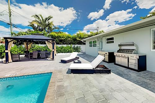 All-new Oasis - Private Pool & Outdoor Kitchen Home