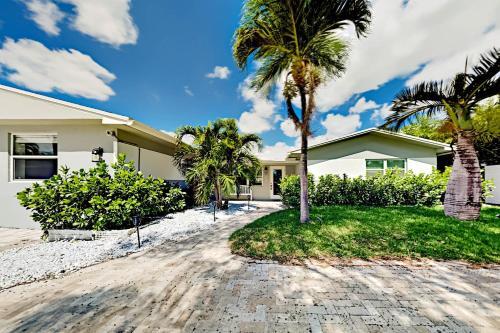 All-new Oasis - Private Pool & Outdoor Kitchen Home