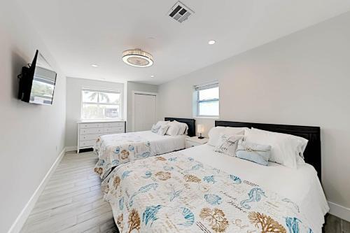 All-new Oasis - Private Pool & Outdoor Kitchen Home
