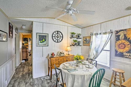 Quiet And Charming Home With Pond View - 4mi To Beach!