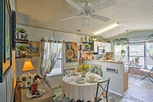 Quiet And Charming Home With Pond View - 4mi To Beach!