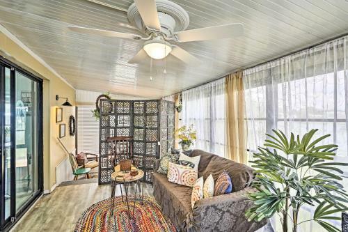 Quiet And Charming Home With Pond View - 4mi To Beach!