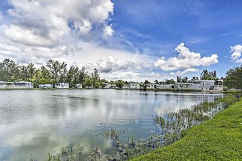 Quiet And Charming Home With Pond View - 4mi To Beach!