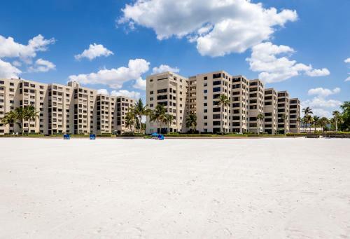 Apartamento Sandarac B610, 2 Bedrooms, Pool Access, Beach Front, Sleeps 4