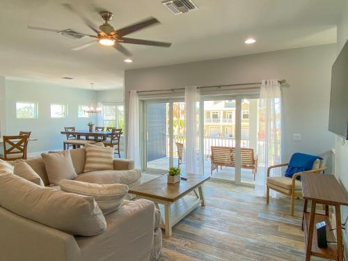 Beautiful New Construction Luxury Home, Close To The Beach!