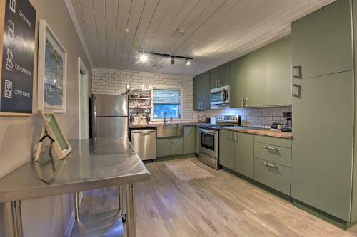 Contemporary Home About 1 Mile To Ufs Campus!