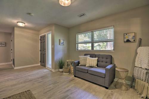 Contemporary Home About 1 Mile To Ufs Campus!