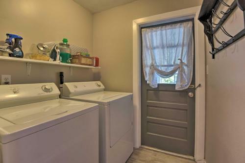 Contemporary Home About 1 Mile To Ufs Campus!