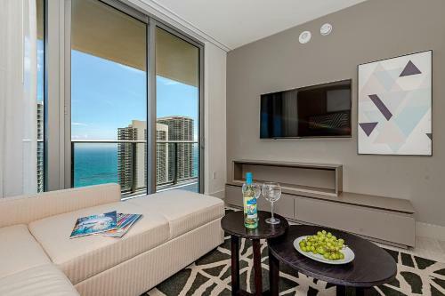 Apartamento 5 * Front Ocean View - 34th Top Floor: Brand New 2br