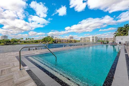 Apartamento 5 * Front Ocean View - 34th Top Floor: Brand New 2br