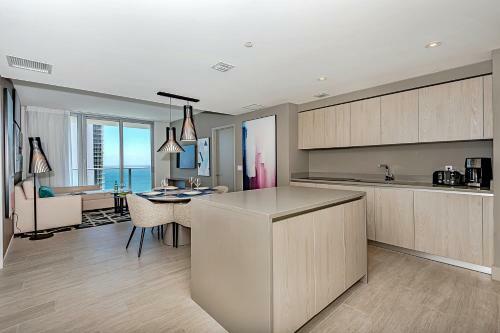 Apartamento 5 * Front Ocean View - 34th Top Floor: Brand New 2br