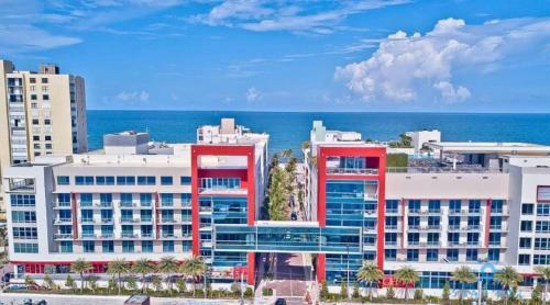 Apartment - Rooftop Pool- Beachfront Holl
