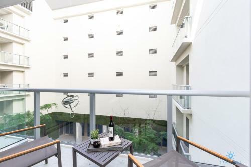 Beachfront Condo Rooftop Infinity Pool Studio