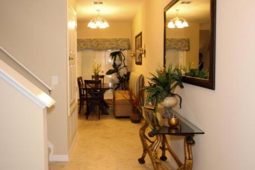 8960 Paradise Palms
