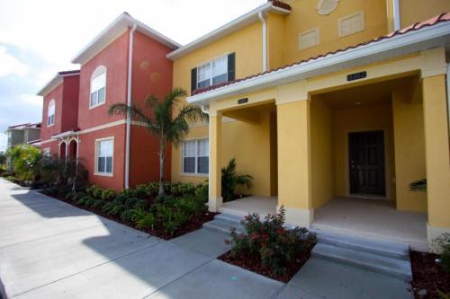 8960 Paradise Palms