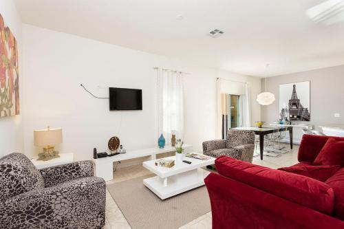 Modern Vacation Townhouse With Private Pool Bv4562