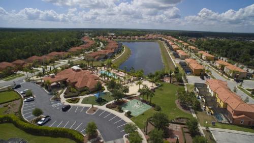 Modern Vacation Townhouse With Private Pool Bv4562