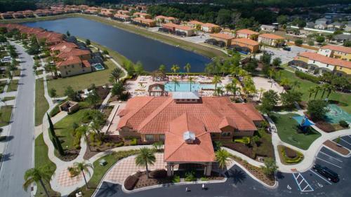Modern Vacation Townhouse With Private Pool Bv4562