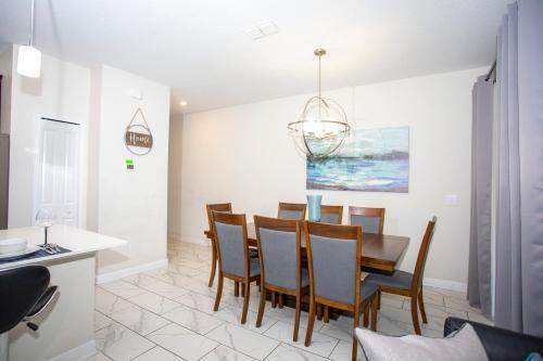 Four Bedrooms W/ Pool Storey Lake Resort 4902