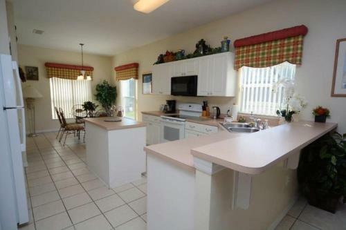 Gorgeous 4 Bedroom Pool Home In Cumbrian Lakes