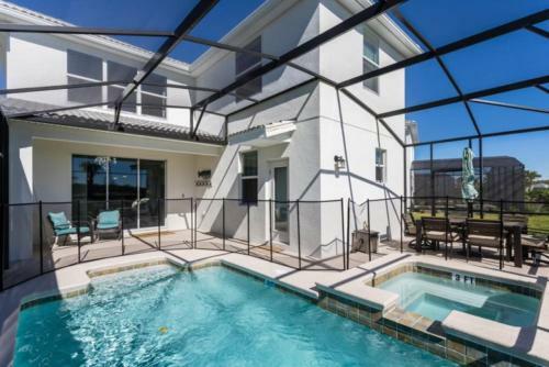 Gorgeous 5 Bedroom Storey Lake Pool Home