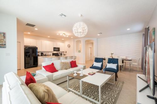 Villa 4-bedroom House W/ Private Pool - Great Location