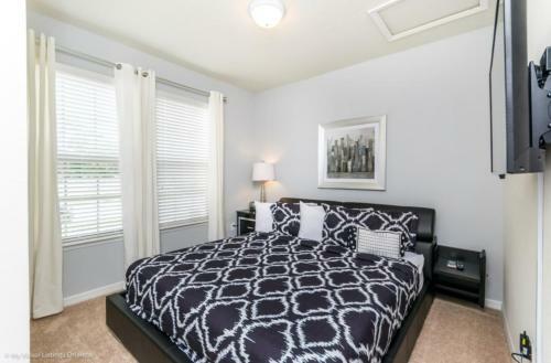 Stay Door Steps From Disney In de Leon Pool Retreat