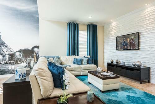 Spacious 5 Bedroom Villa - Paradise Palms Resort