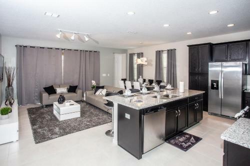 Marvelous 5 Bd Home W/ Pool And Surf Park @ Solara Resort