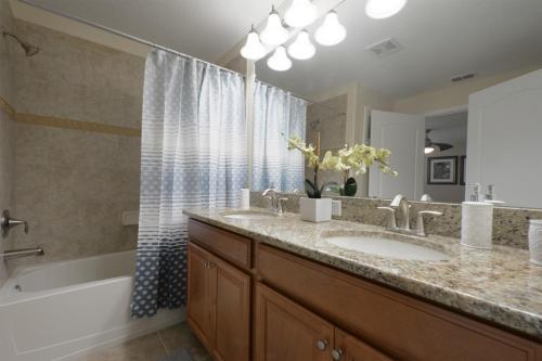 4 Bedrooms Villa At Storey Lake