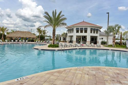 Villa Luxury 6 Bedroom Home - Storey Lake