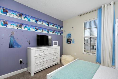 Villa Luxury 6 Bedroom Home - Storey Lake