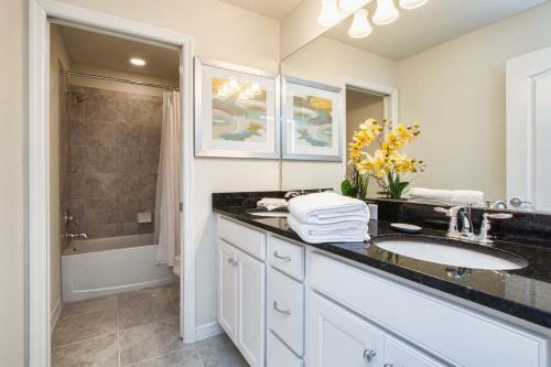 Windsor At Westside-6 Bedrooms House W/pool-3722ww
