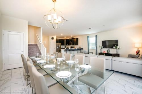 Bright & Sunny Champions Gate 8 Bedroom Villa Villa