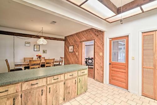 Lakefront Home With Private Pool, 13 Mi To Tampa