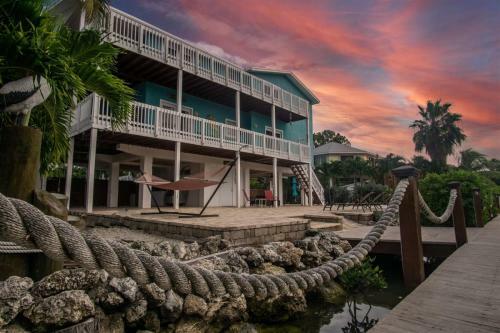 Sun Of Beach 7bed/5ath Canal Front Home