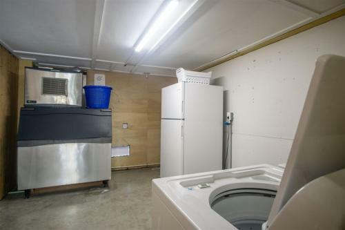 Reel Paradise 2bed 2bath Half Duplex With Brand New Private Pool, Deck & Dockage