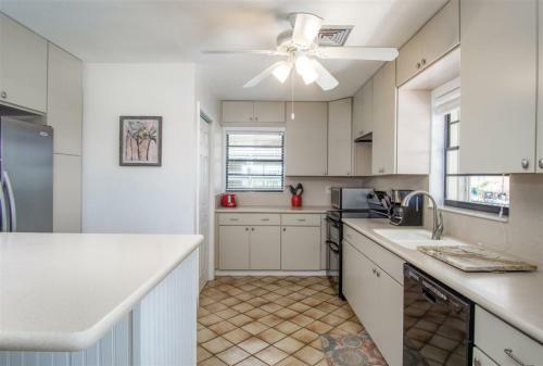 Serenity Found 3bed/2bath Duplex With Dockage & Cabana Club