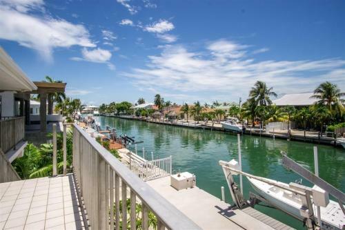 Serenity Found 3bed/2bath Duplex With Dockage & Cabana Club