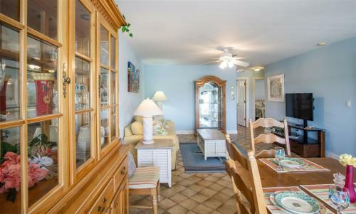 Serenity Found 3bed/2bath Duplex With Dockage & Cabana Club