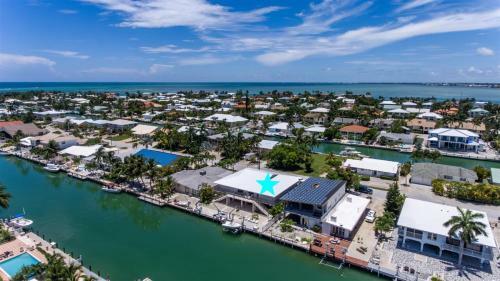 Serenity Found 3bed/2bath Duplex With Dockage & Cabana Club