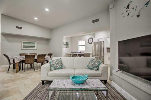 Miami Home With Pool - 5 Mi To Sunny Isles Beach