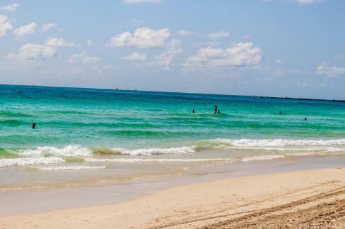Apartamento 2 Bedroom 2 Bath With Patio On 11th Collins Ave