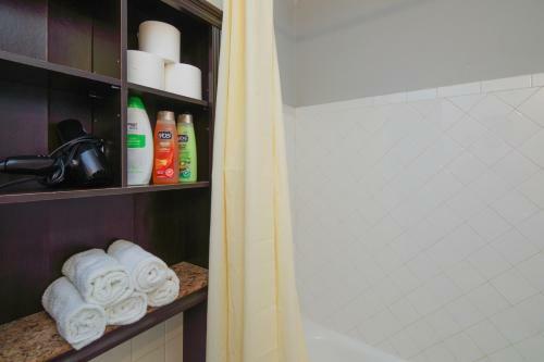 Double Unit (2 Studio Apartments), Miami Beach, 2 Mins To Ocean!