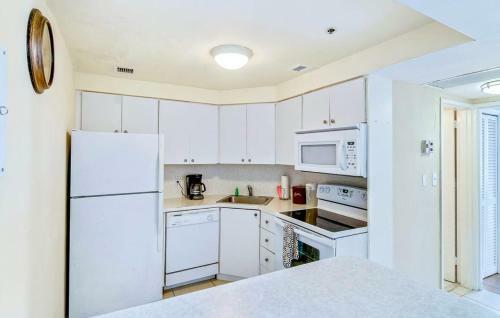 Waterfront Condo On Beach With Pool, Tiki Bar & Restaurant On-site